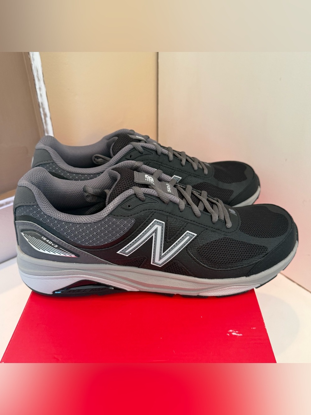 New Balance 1540v3 Men’s Running Shoes Size 12 D Black Gray M1540BK3 NIB
